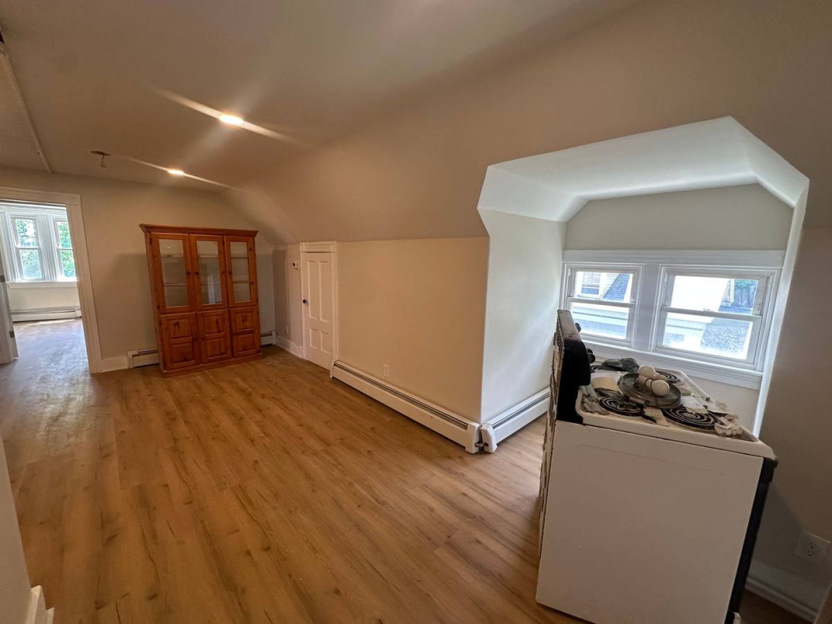 Apartment for rent at 11 Dedford St, East Greenwich, RI 02818