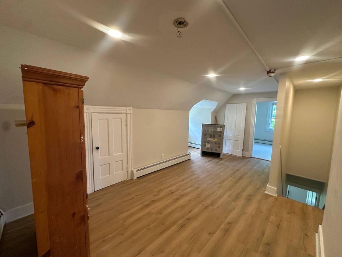 Apartment for rent at 11 Dedford St, East Greenwich, RI 02818