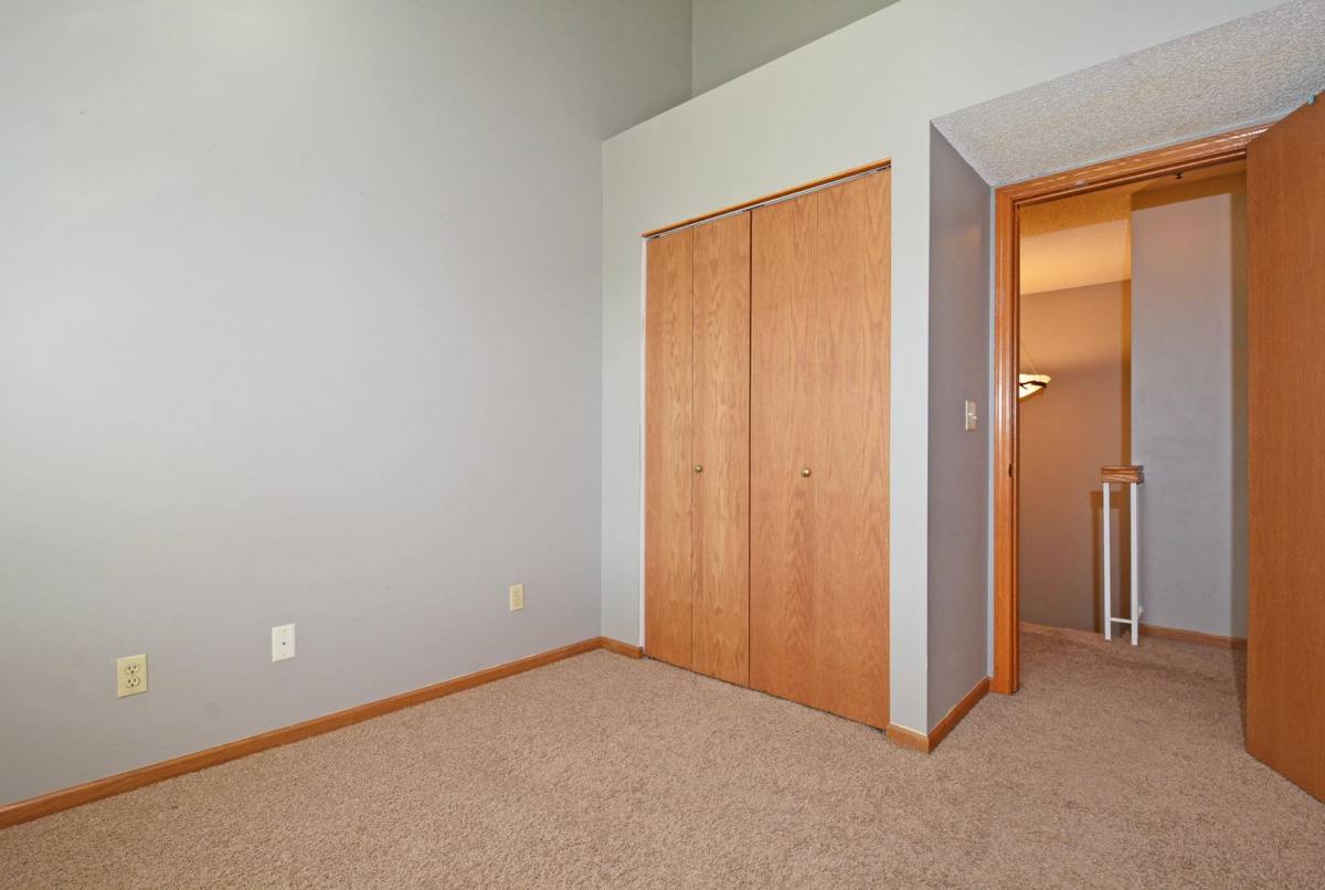 Townhouse for rent at 15645 24th Ave N, Minneapolis, MN 55447