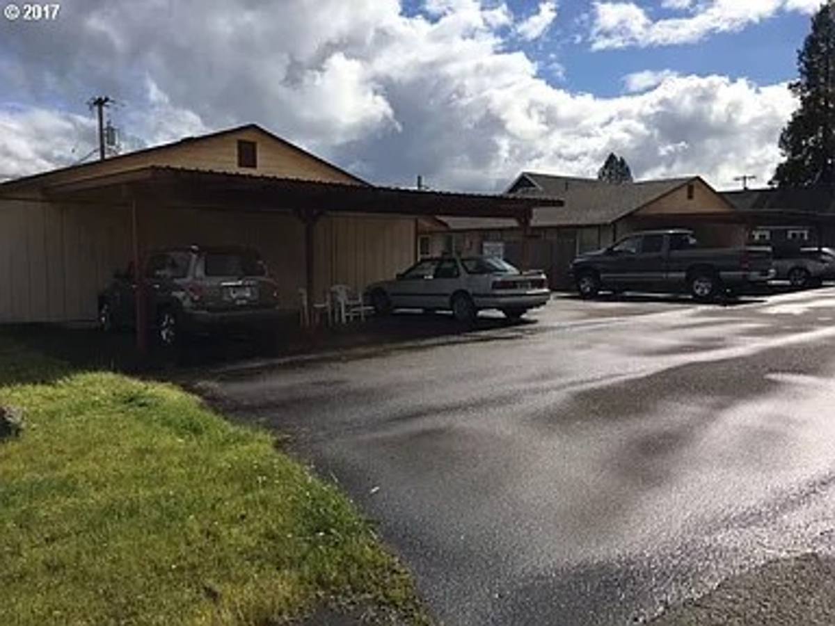 Apartment for rent at 400, 402, 406, 408, 410 & 412 W Second Ave, Sutherlin, OR 97479