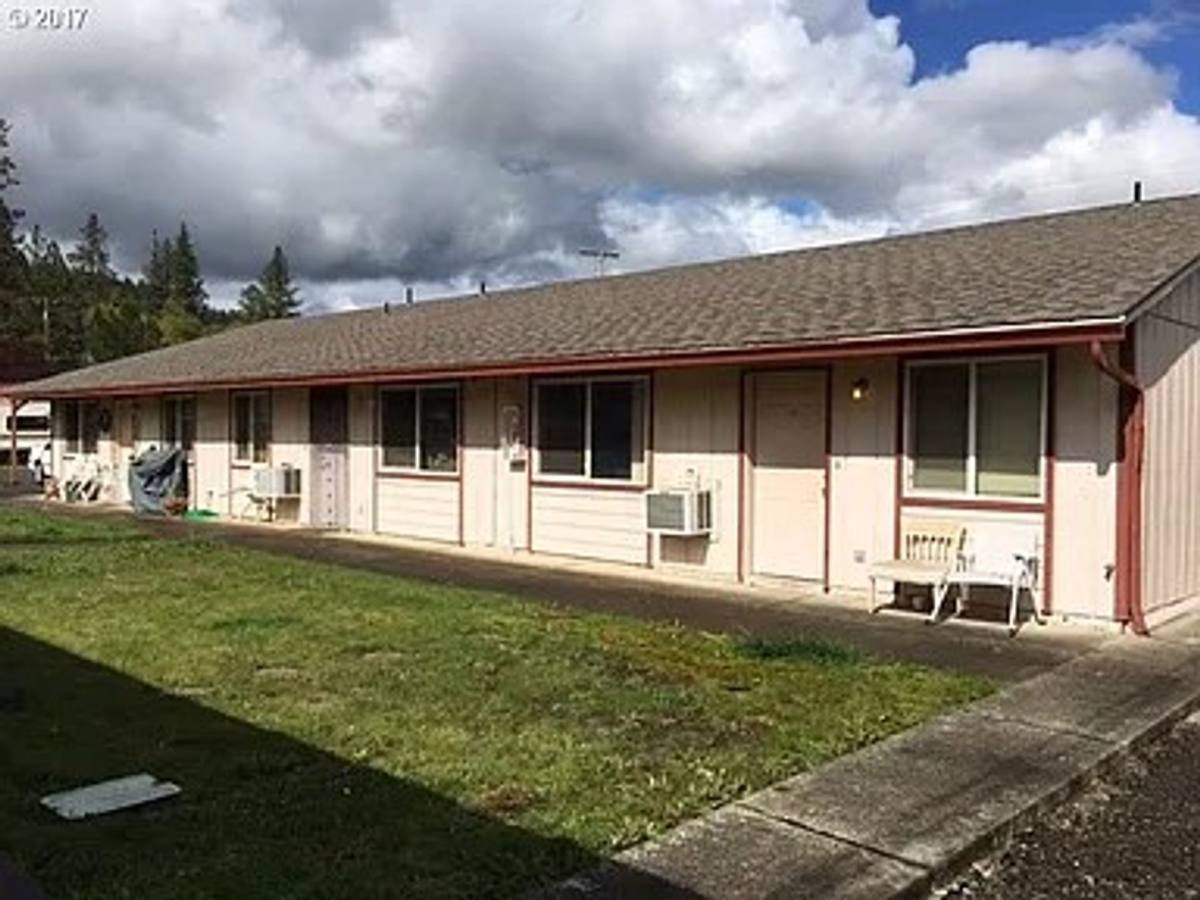 Apartment for rent at 400, 402, 406, 408, 410 & 412 W Second Ave, Sutherlin, OR 97479