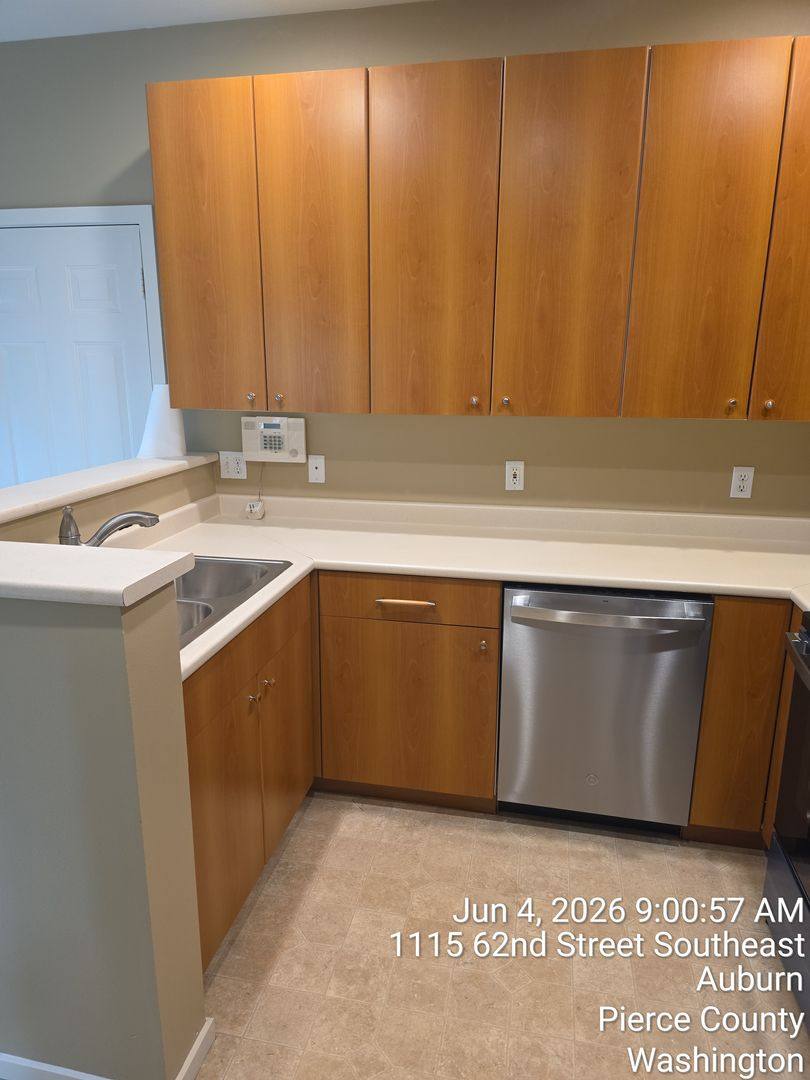 Townhouse for rent at 1115 62nd St SE, Auburn, WA 98092