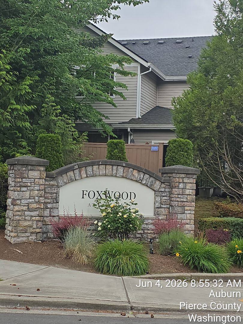 Townhouse for rent at 1115 62nd St SE, Auburn, WA 98092