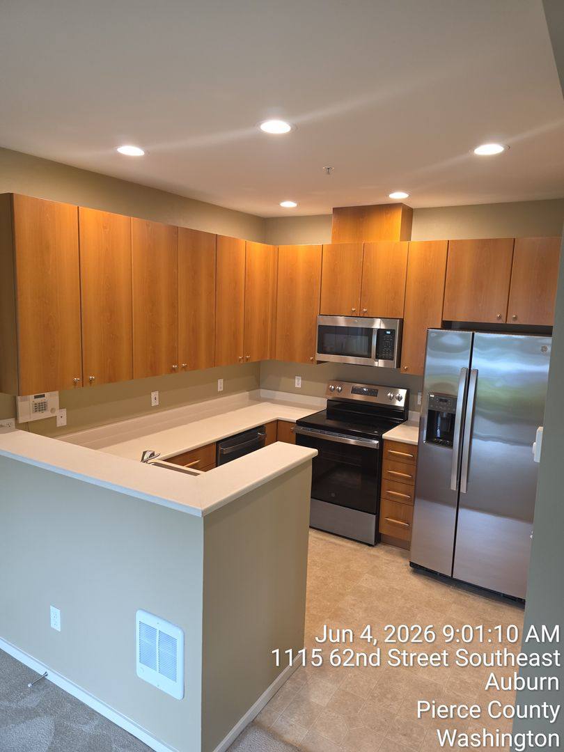 Townhouse for rent at 1115 62nd St SE, Auburn, WA 98092