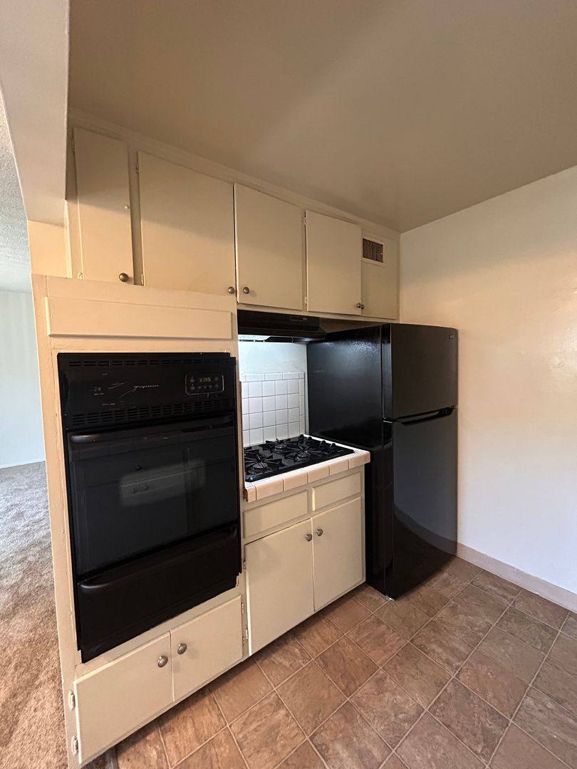 Apartment for rent at 521 S Grevillea Ave, Inglewood, CA 90301