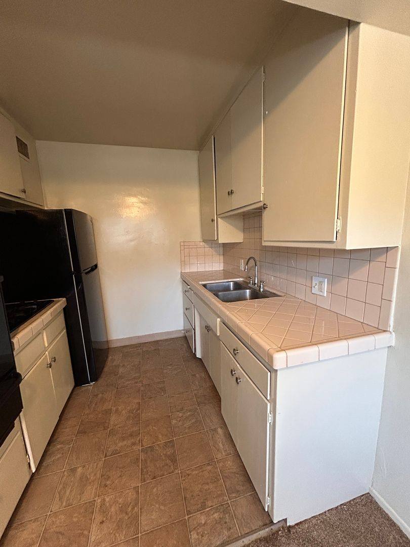 Apartment for rent at 521 S Grevillea Ave, Inglewood, CA 90301
