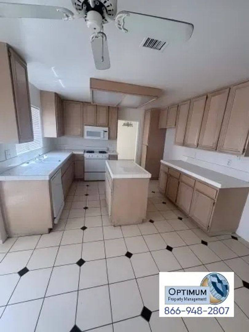 House for rent at 17065 Grand Mammoth Place, Victorville, CA 92394