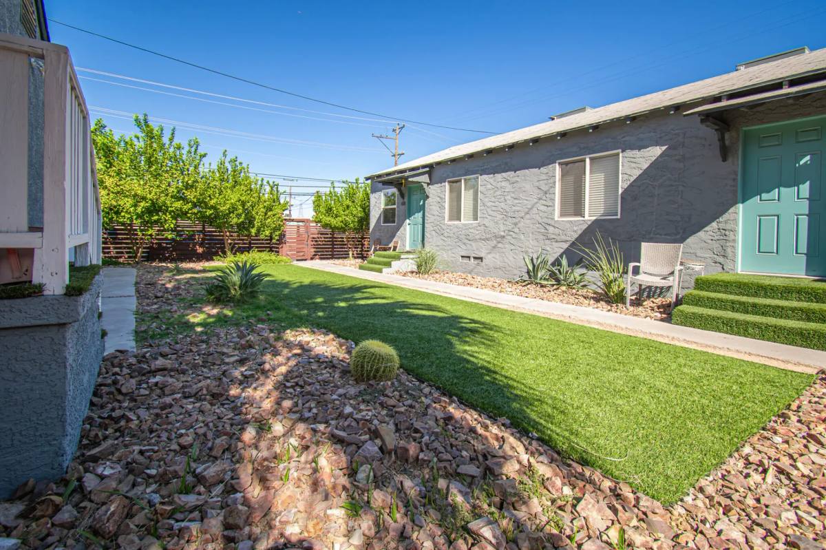 Apartment for rent at 903 E Bridger Ave, Las Vegas, NV 89101