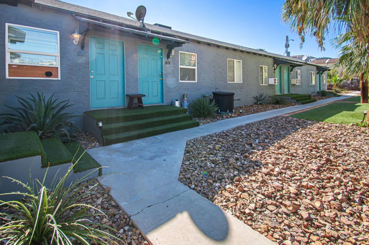 Apartment for rent at 903 E Bridger Ave, Las Vegas, NV 89101