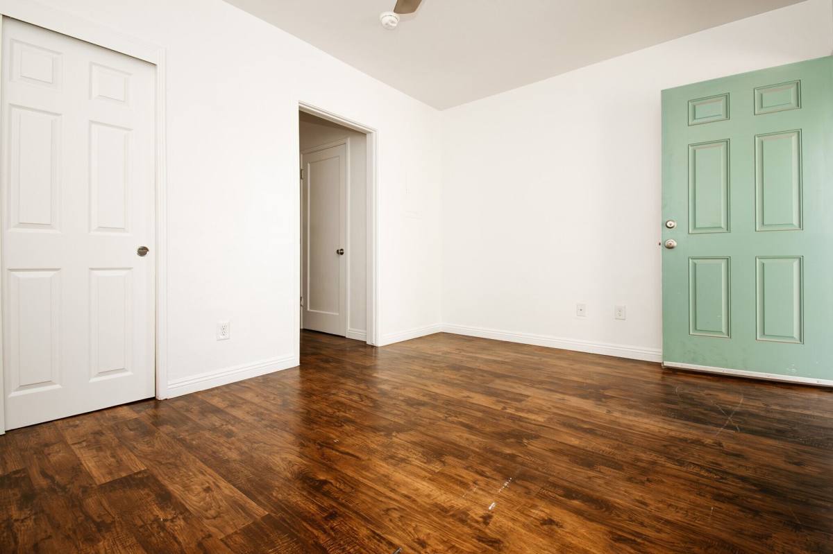 Apartment for rent at 903 E Bridger Ave, Las Vegas, NV 89101