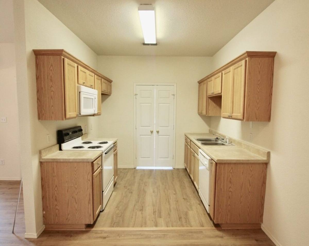 Apartment for rent at 112-114 Collett Court, Weatherford, TX 76088