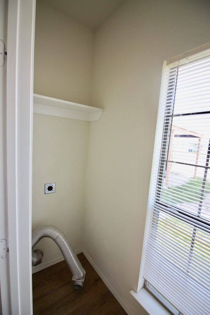 Apartment for rent at 112-114 Collett Court, Weatherford, TX 76088