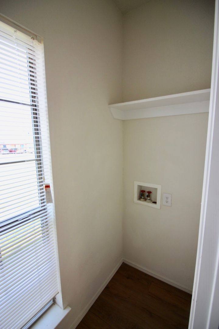 Apartment for rent at 112-114 Collett Court, Weatherford, TX 76088