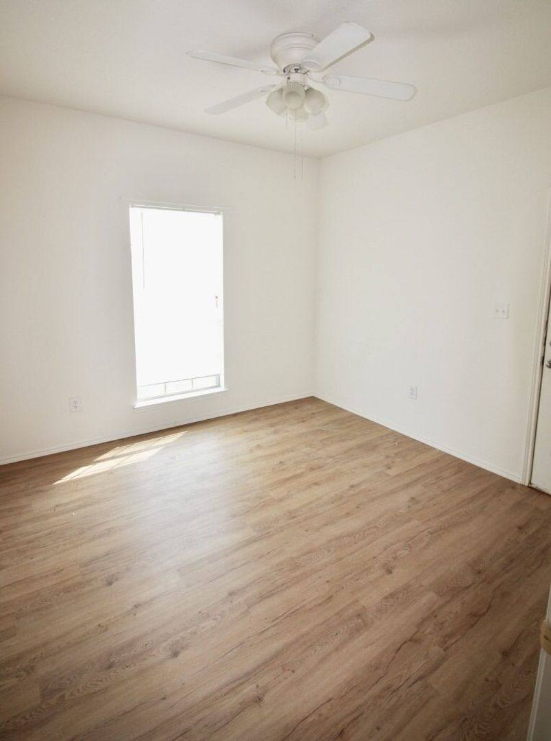Apartment for rent at 112-114 Collett Court, Weatherford, TX 76088