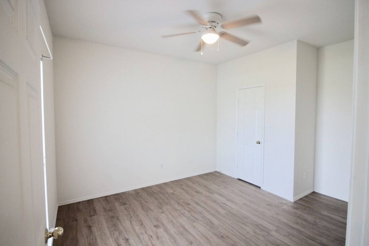 Apartment for rent at 112-114 Collett Court, Weatherford, TX 76088