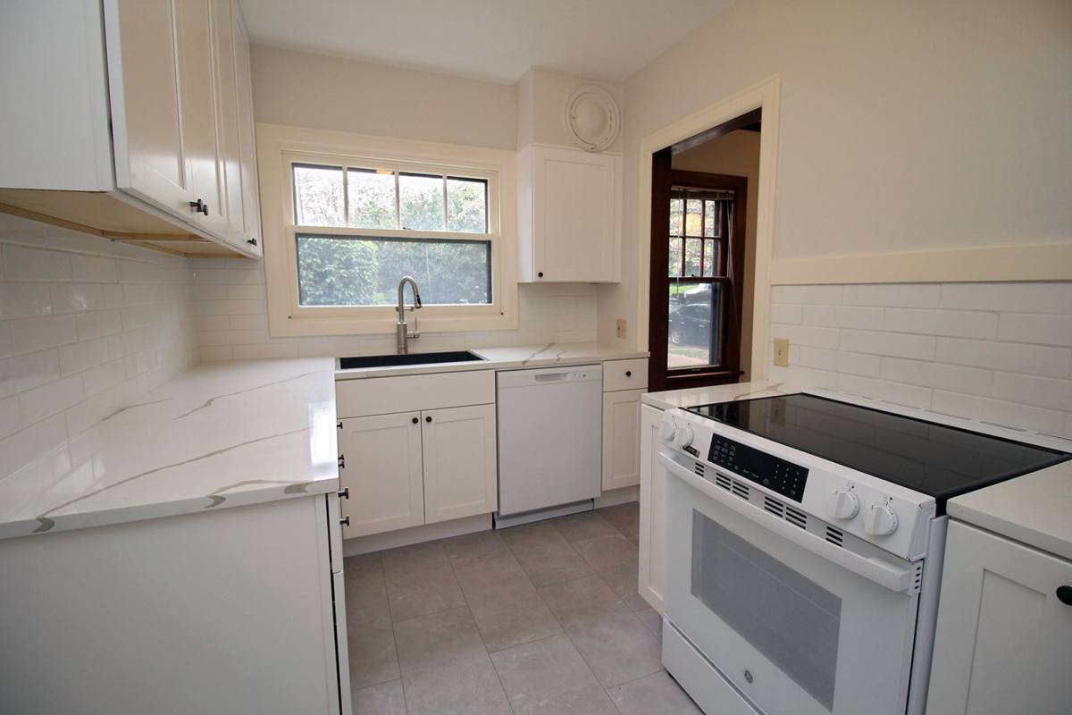 Apartment for rent at 2904-2914 SE Washington St, Portland, OR 97214