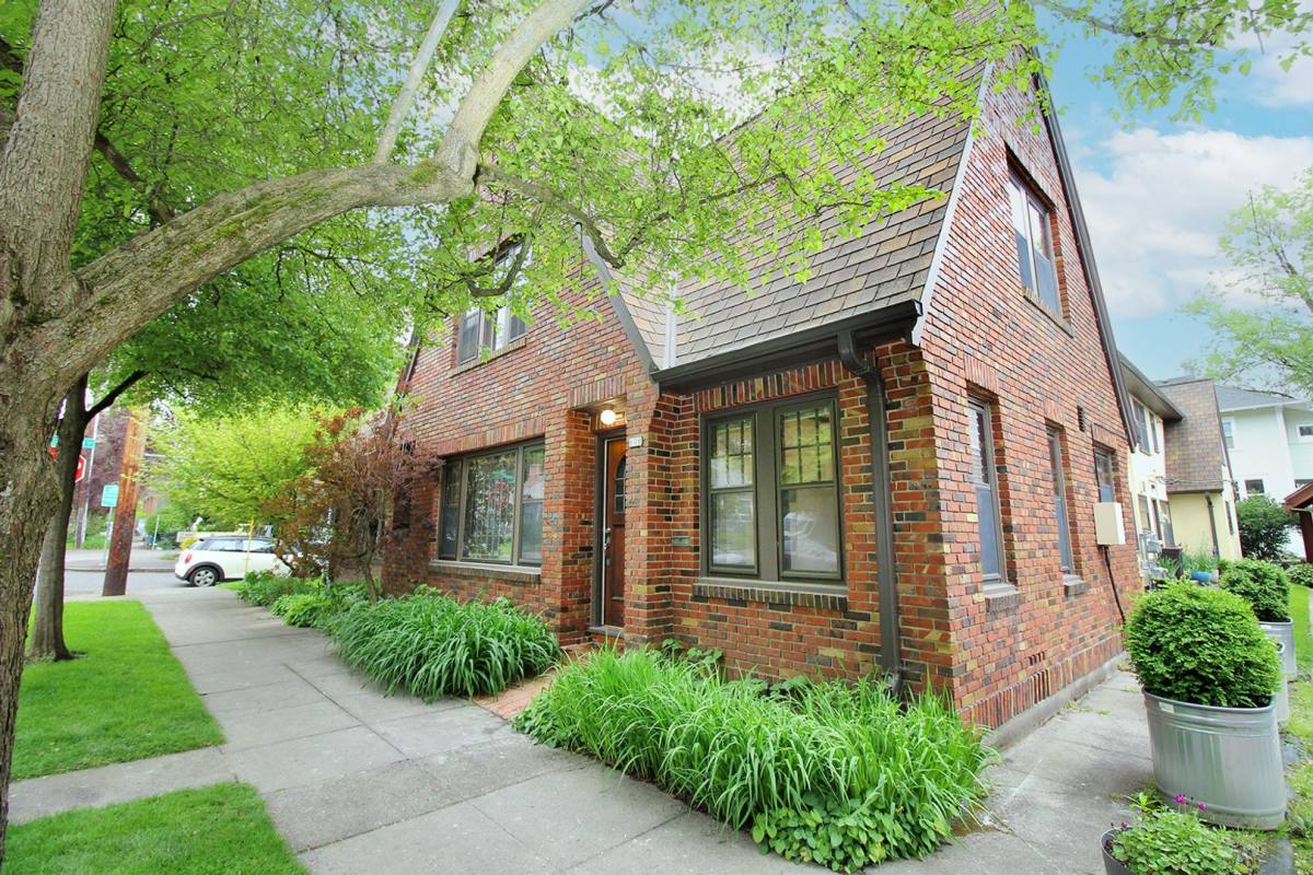 Apartment for rent at 2904-2914 SE Washington St, Portland, OR 97214