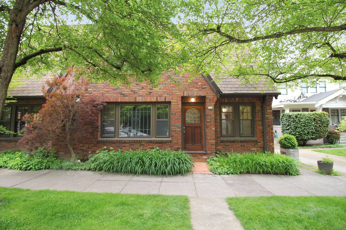 Apartment for rent at 2904-2914 SE Washington St, Portland, OR 97214
