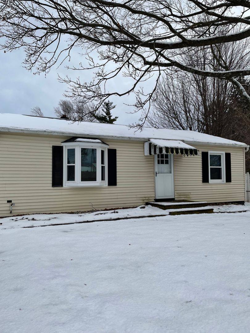 House for rent at 102 Gale Ave, Liverpool, NY 13088