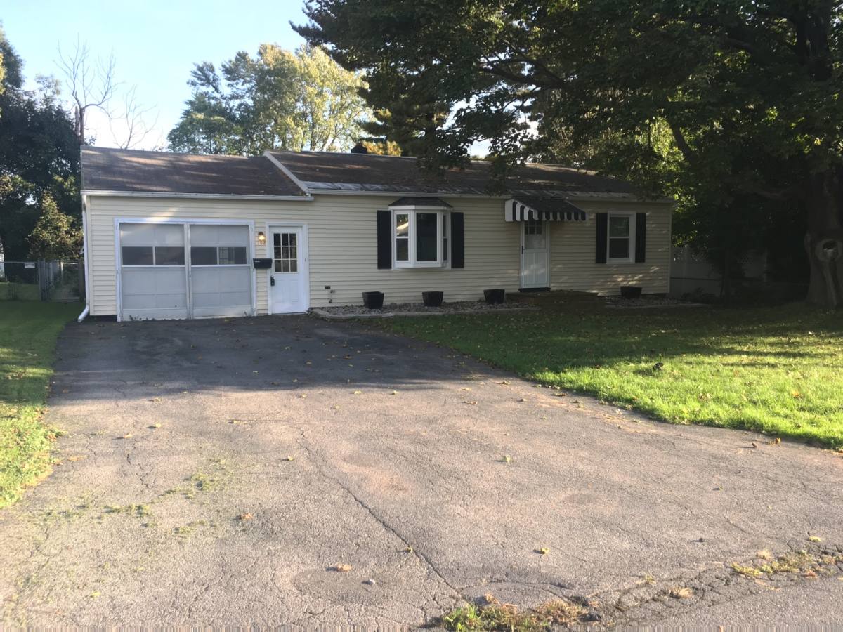 House for rent at 102 Gale Ave, Liverpool, NY 13088