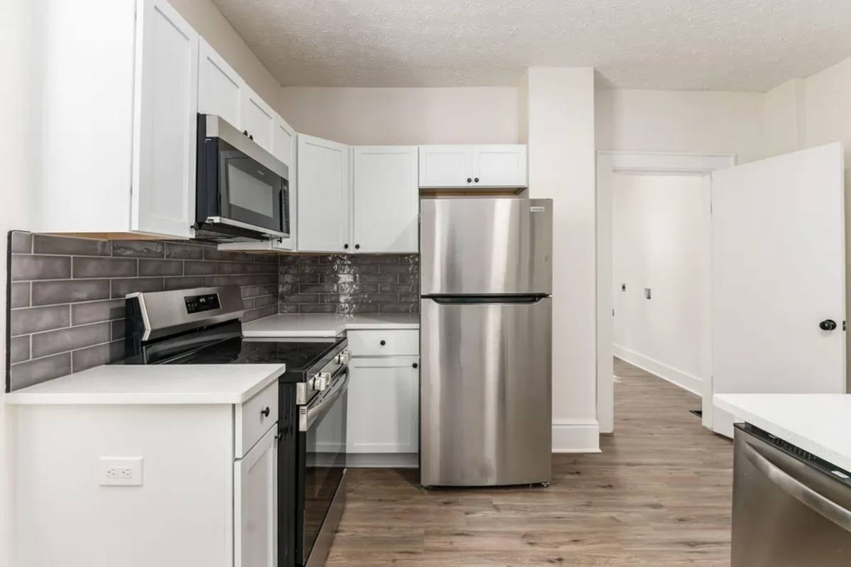 Townhouse for rent at 975-977 Miller Ave, Columbus, OH 43206