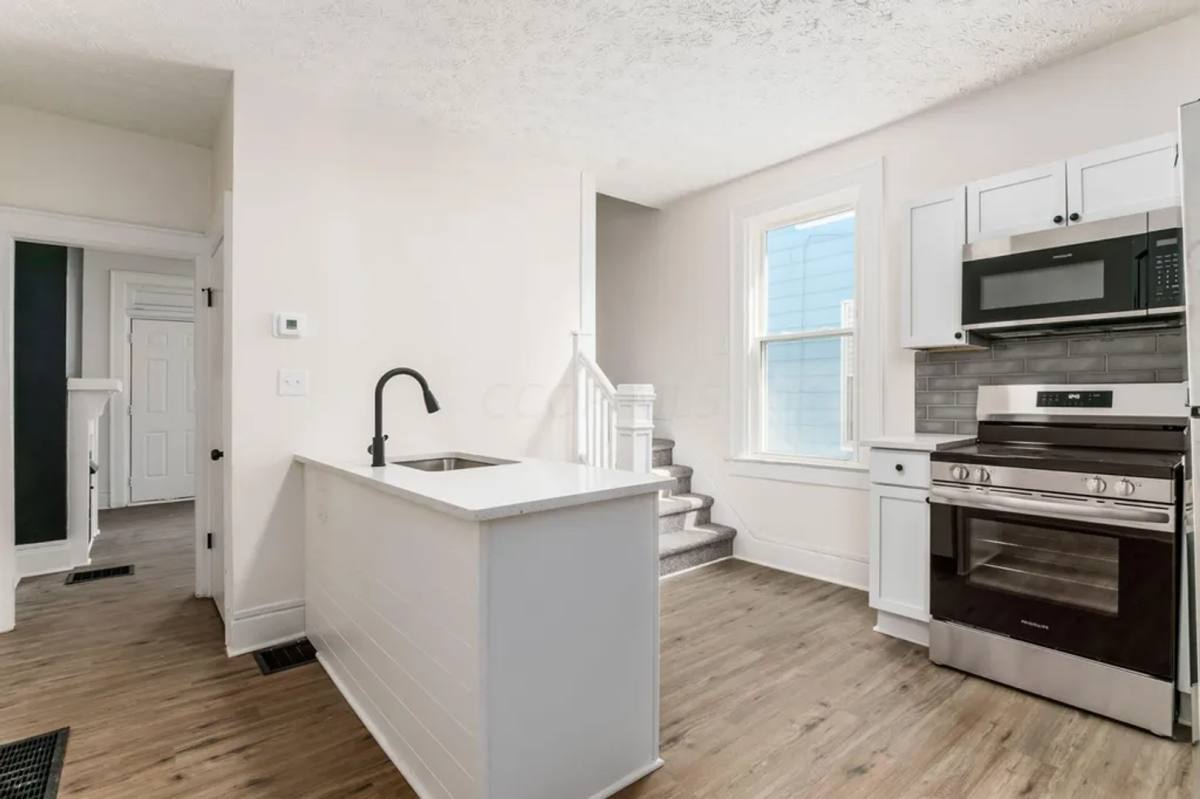 Townhouse for rent at 975-977 Miller Ave, Columbus, OH 43206