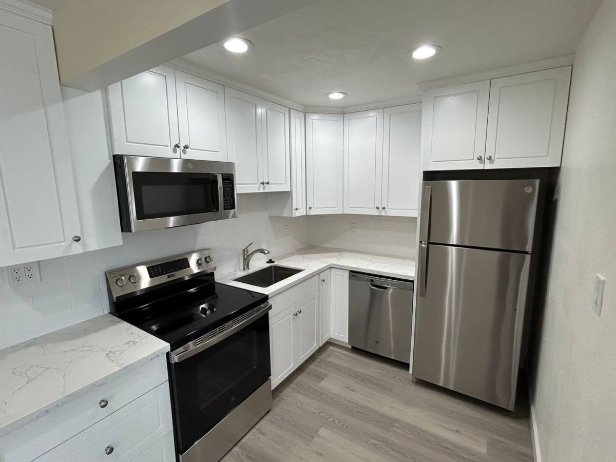Apartment for rent at 220 Peninsula Ave, San Mateo, CA 94401
