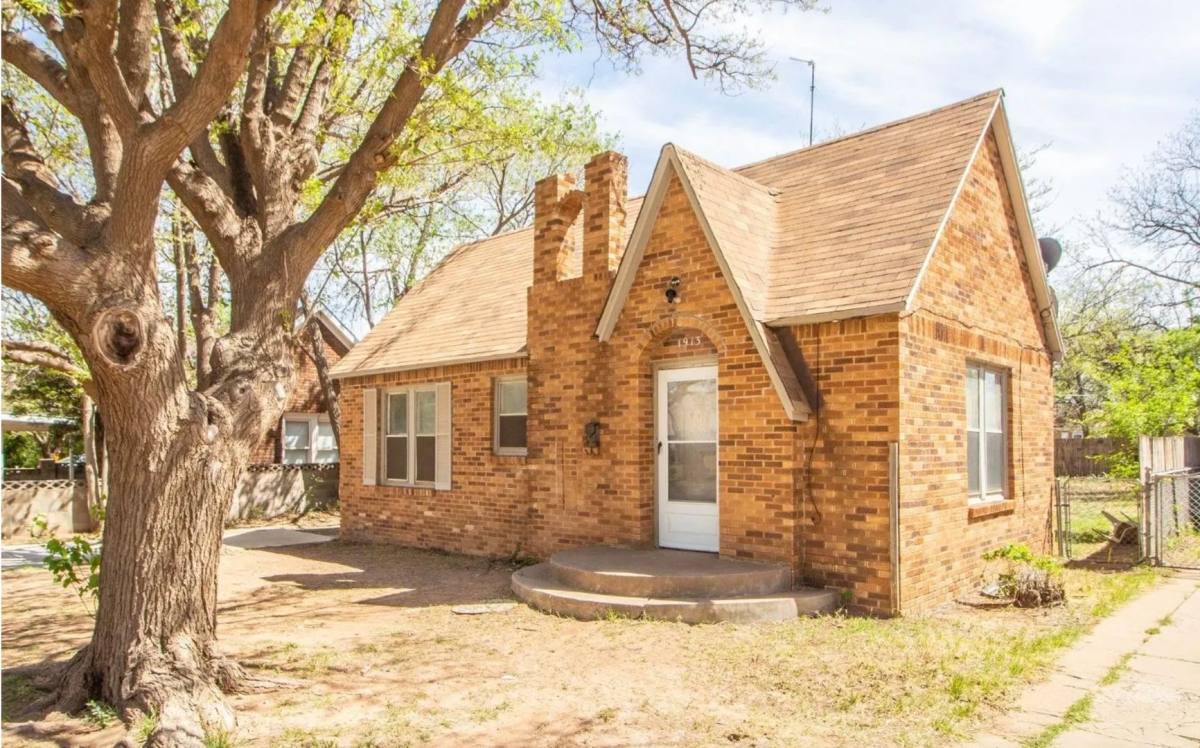 House for rent at 1913 25th St, Lubbock, TX 79411