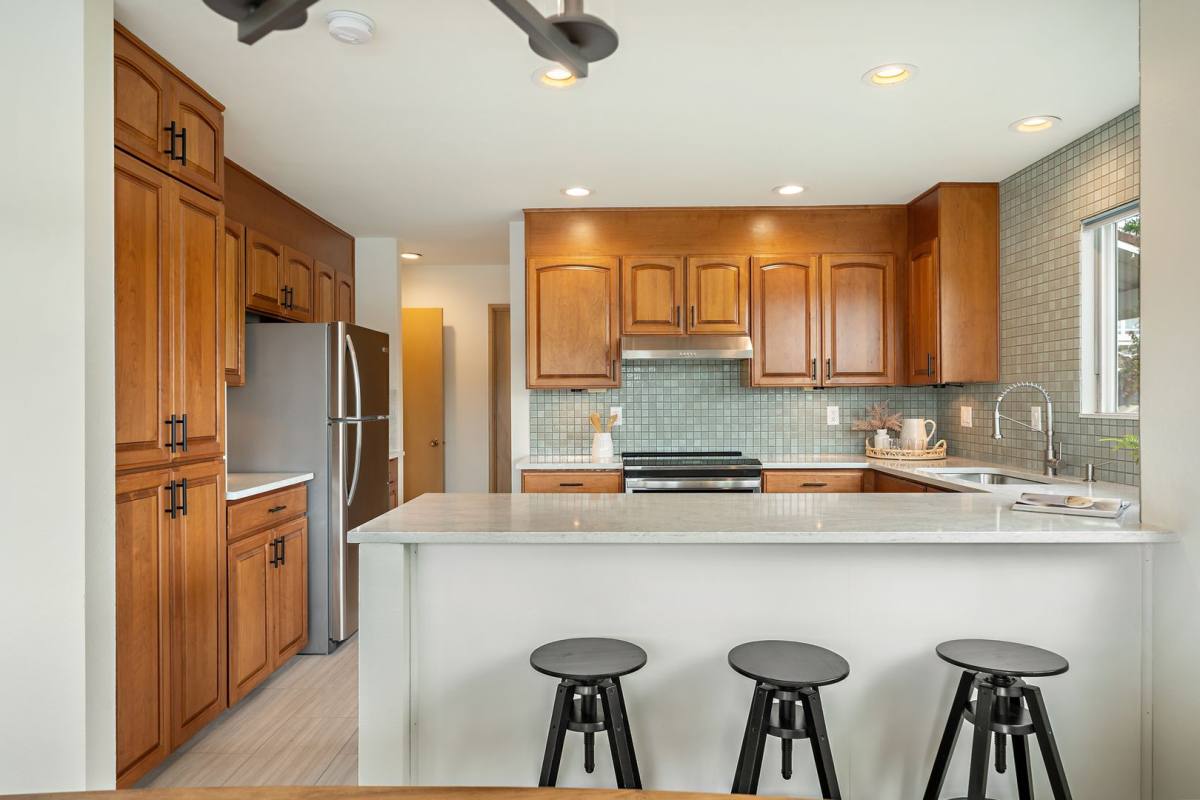 Condo for rent at 540 N Hayden Bay Dr, Portland, OR 97217