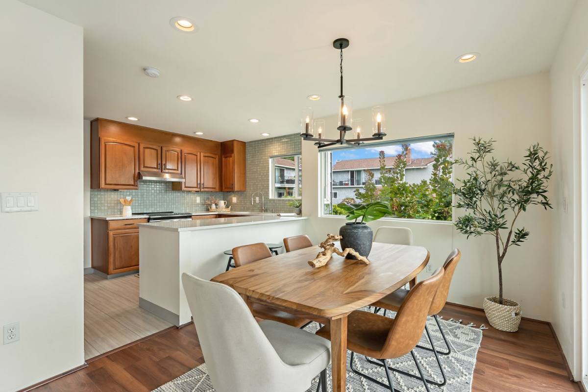 Condo for rent at 540 N Hayden Bay Dr, Portland, OR 97217