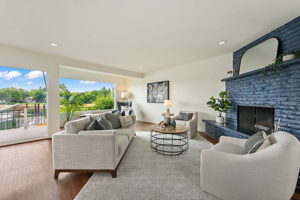 Condo for rent at 540 N Hayden Bay Dr, Portland, OR 97217