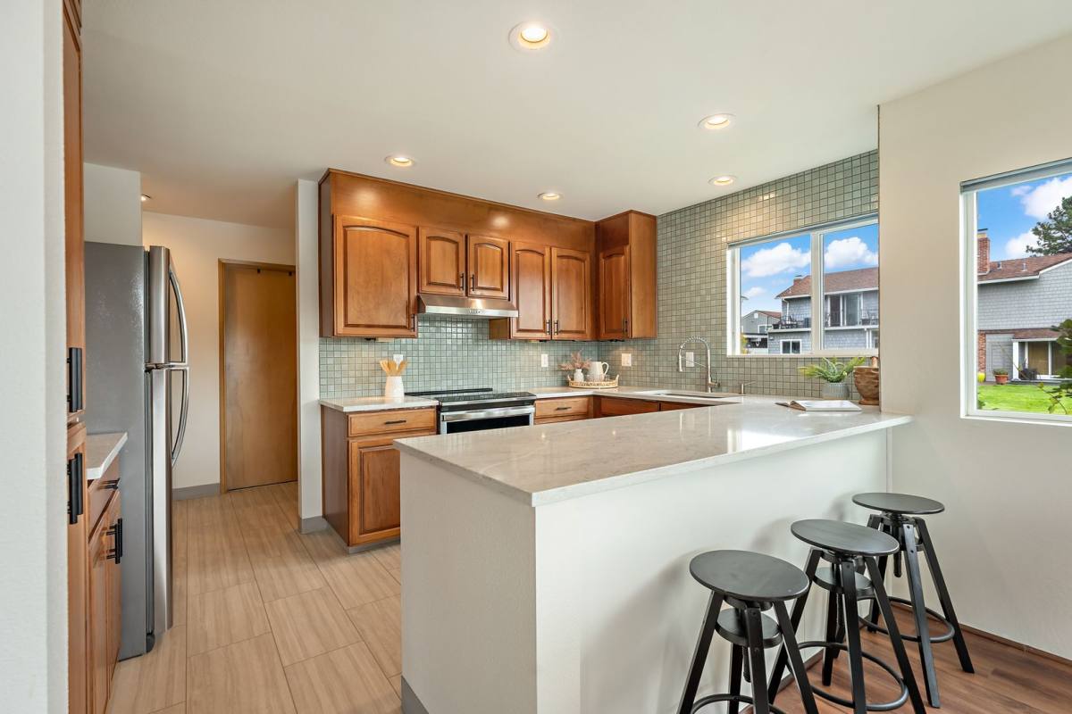 Condo for rent at 540 N Hayden Bay Dr, Portland, OR 97217