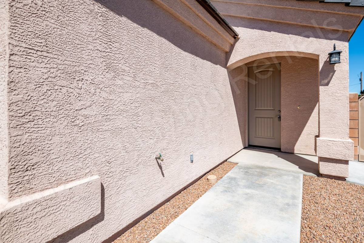 House for rent at 733 Pala Mesa Dr, Kingman, AZ 86409