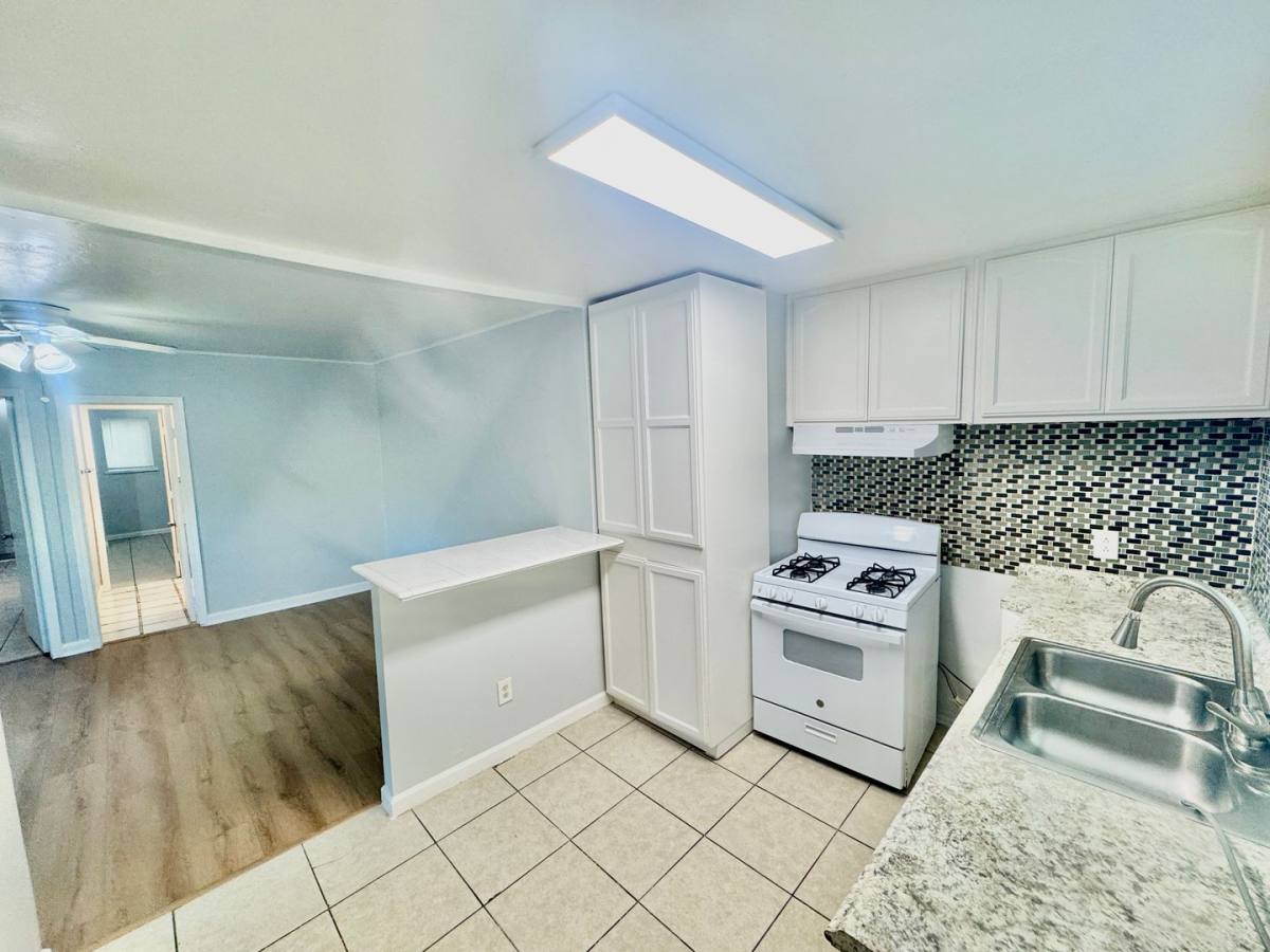 Apartment for rent at 1409-1411 Junipero Ave, Long Beach, CA 90804