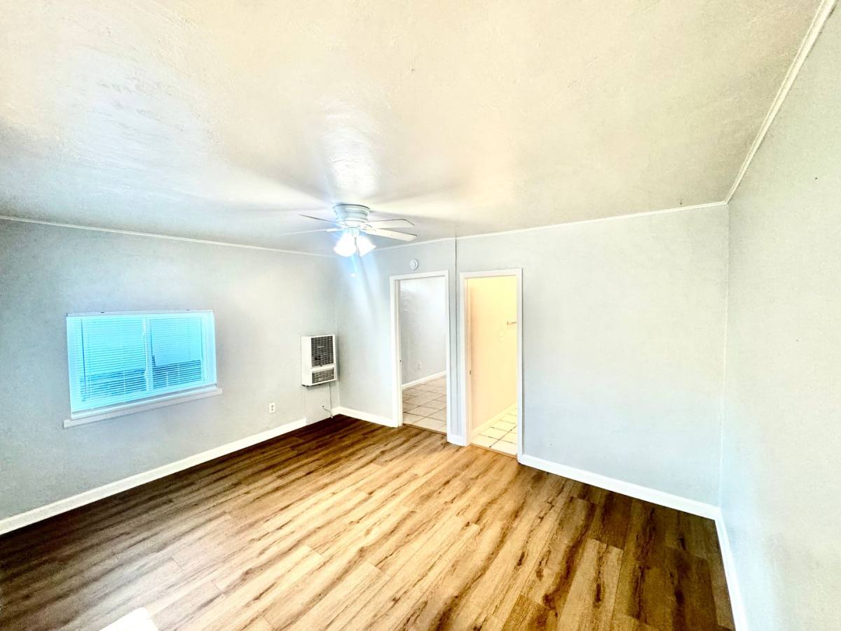 Apartment for rent at 1409-1411 Junipero Ave, Long Beach, CA 90804