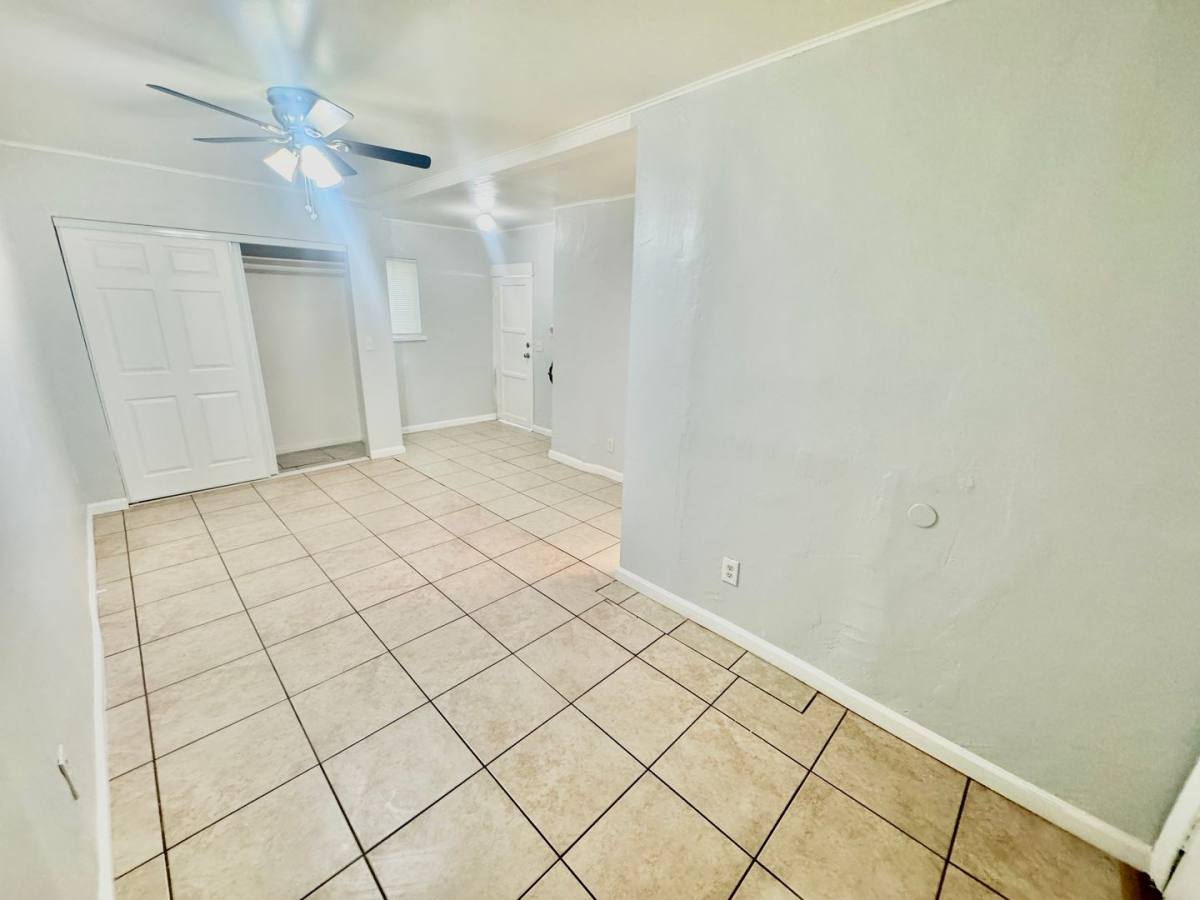 Apartment for rent at 1409-1411 Junipero Ave, Long Beach, CA 90804