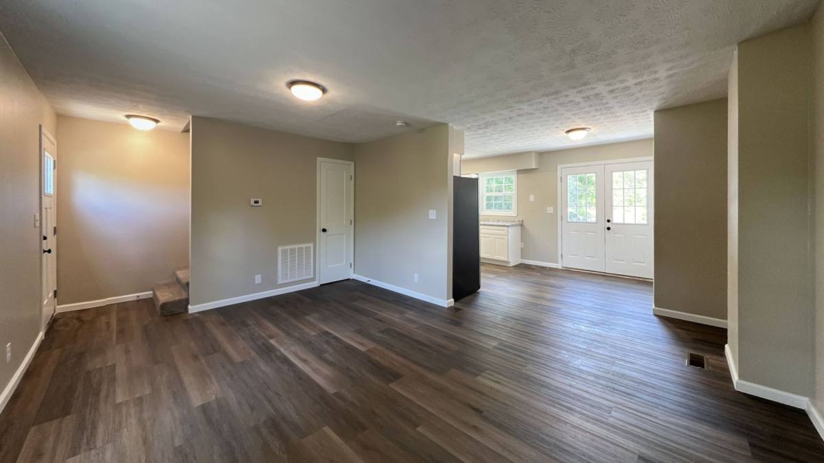 Apartment for rent at 11472 US-Highway, Calvert City, KY 42029