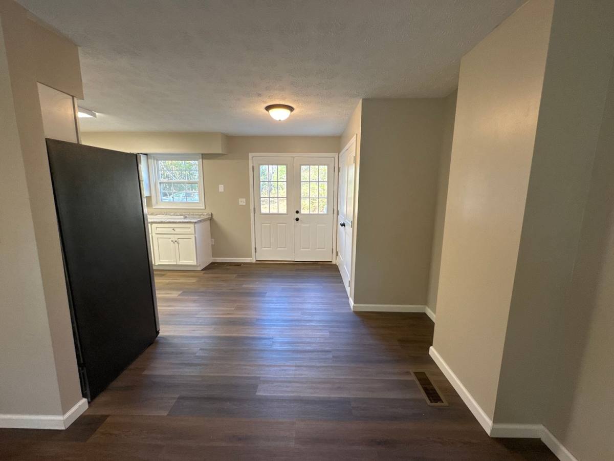 Apartment for rent at 11472 US-Highway, Calvert City, KY 42029