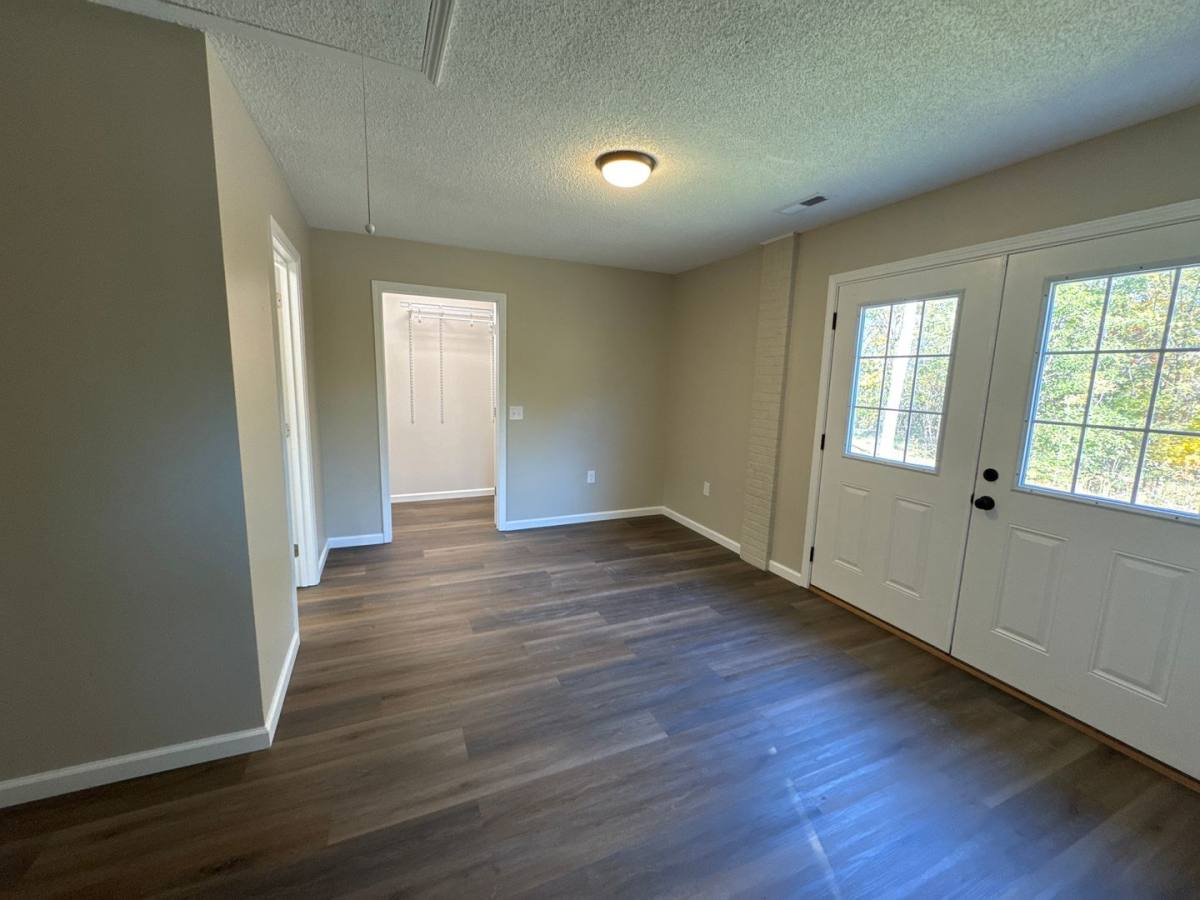Apartment for rent at 11472 US-Highway, Calvert City, KY 42029