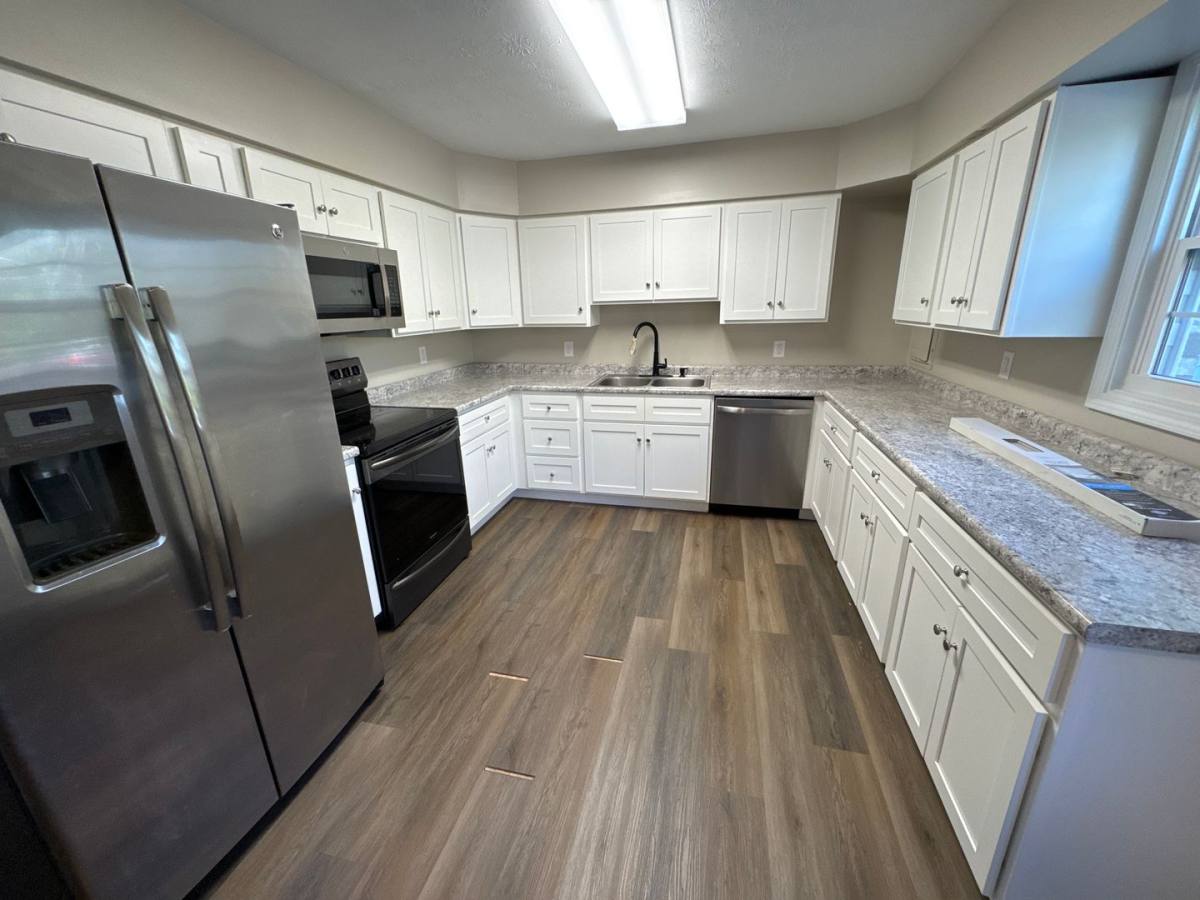 Apartment for rent at 11472 US-Highway, Calvert City, KY 42029