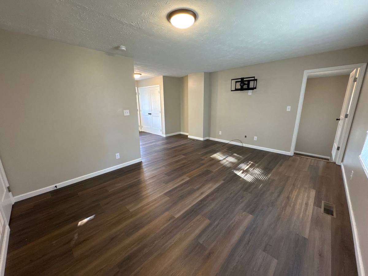 Apartment for rent at 11472 US-Highway, Calvert City, KY 42029
