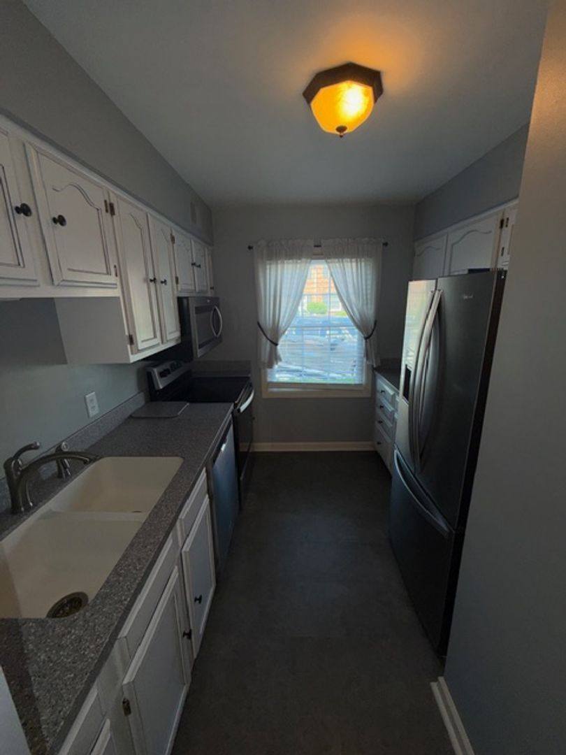 House for rent at 102 Hampton Dr, Evansville, IN 47715