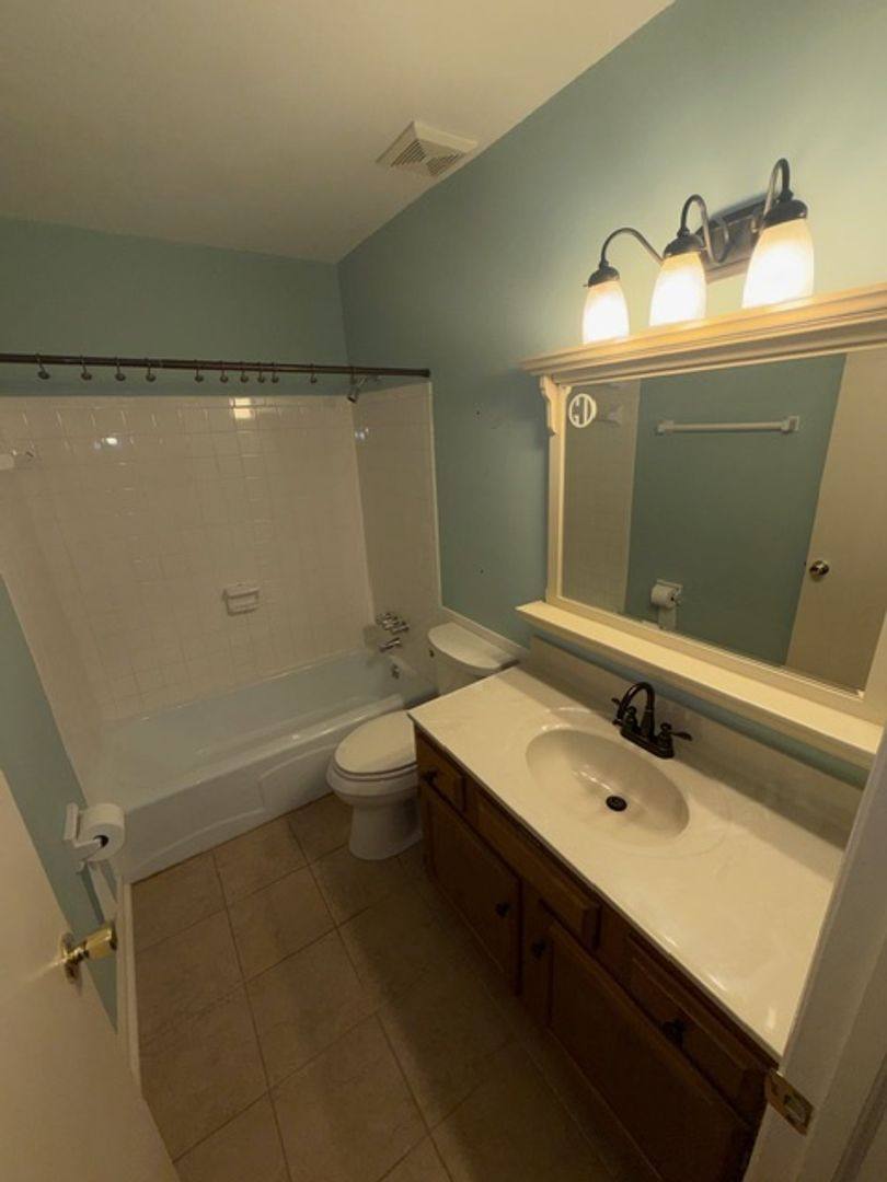 House for rent at 102 Hampton Dr, Evansville, IN 47715