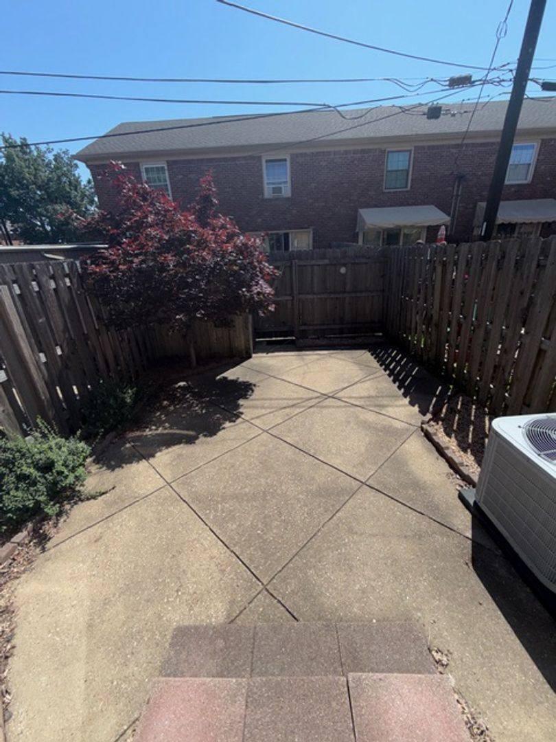 House for rent at 102 Hampton Dr, Evansville, IN 47715