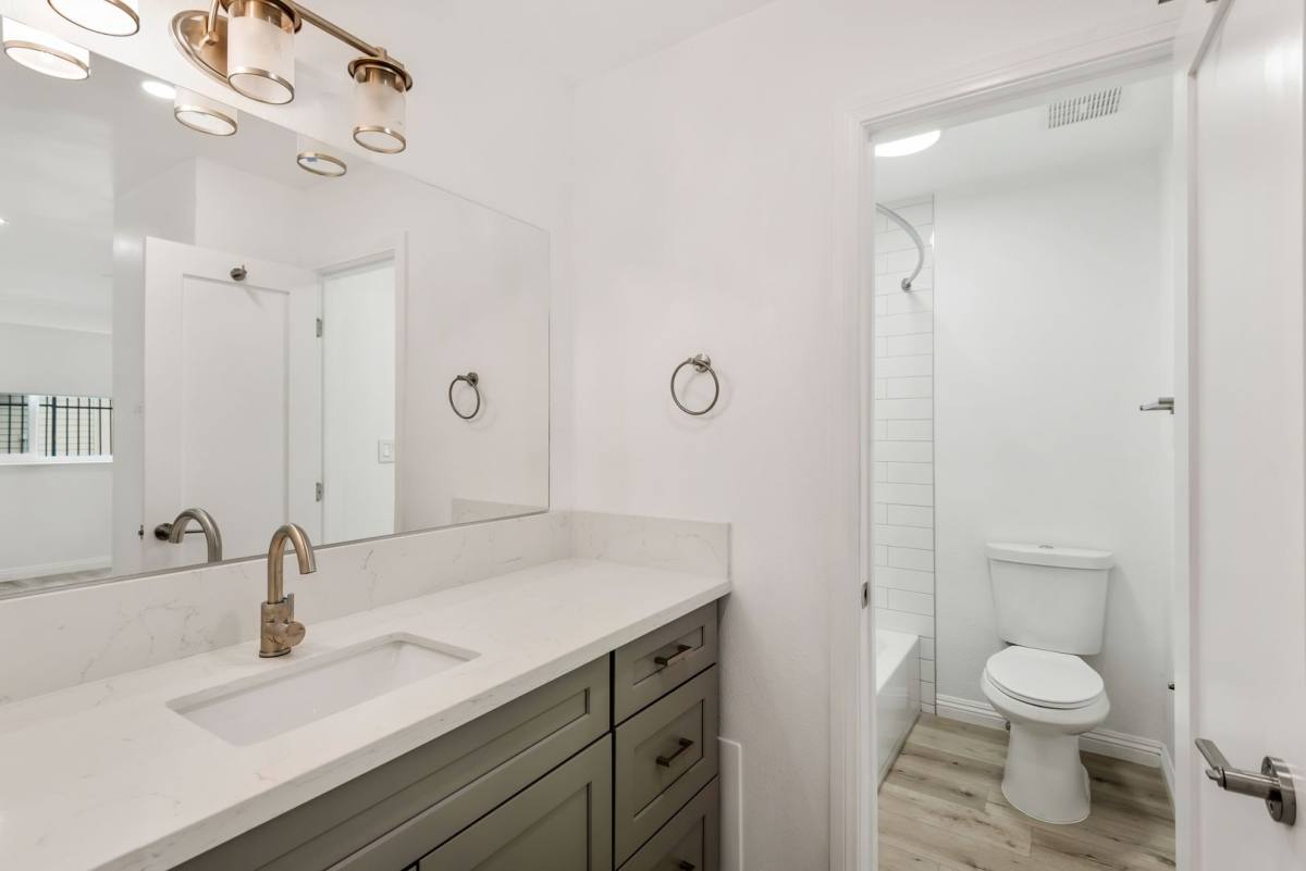 Condo for rent at 1625 S St Andrews Place, Los Angeles, CA 90019