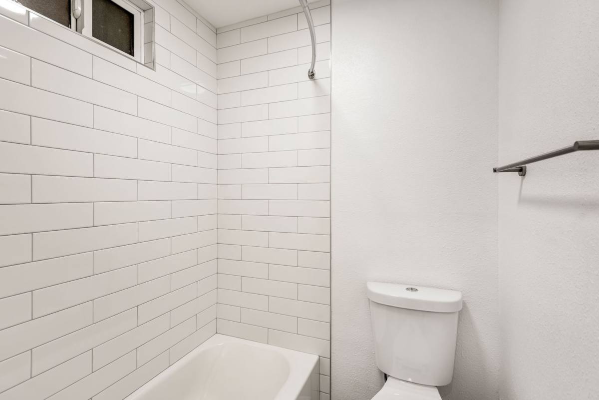 Condo for rent at 1625 S St Andrews Place, Los Angeles, CA 90019