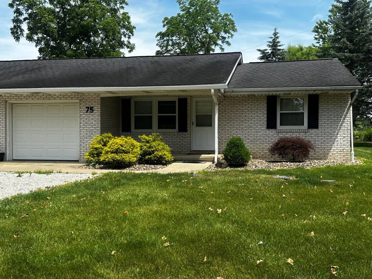 Apartment for rent at 75 81 Pres Vannes Dr, Dalton, OH 44618