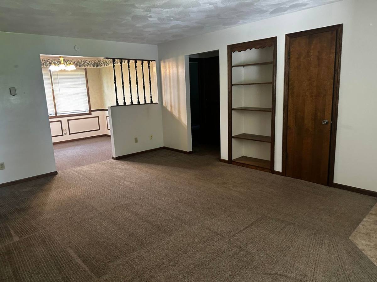 Apartment for rent at 75 81 Pres Vannes Dr, Dalton, OH 44618