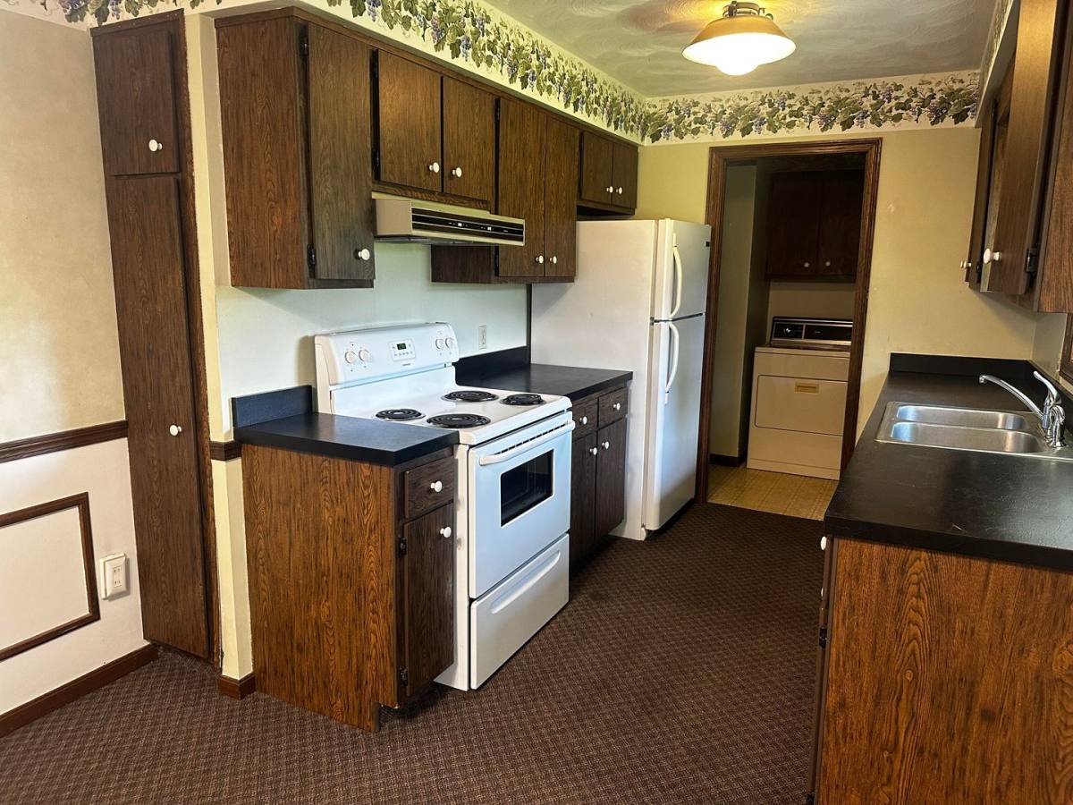 Apartment for rent at 75 81 Pres Vannes Dr, Dalton, OH 44618