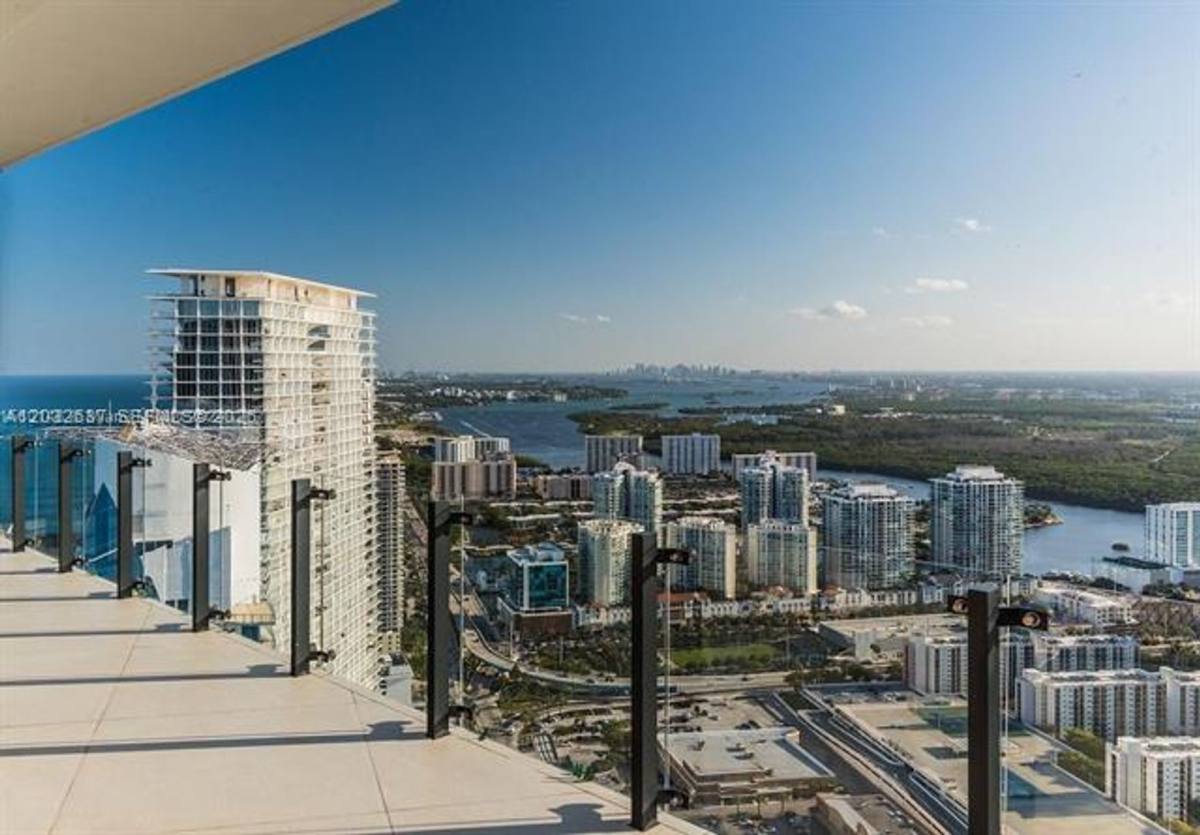 Apartment for rent at 17141 Collins Ave, North Miami Beach, FL 33160